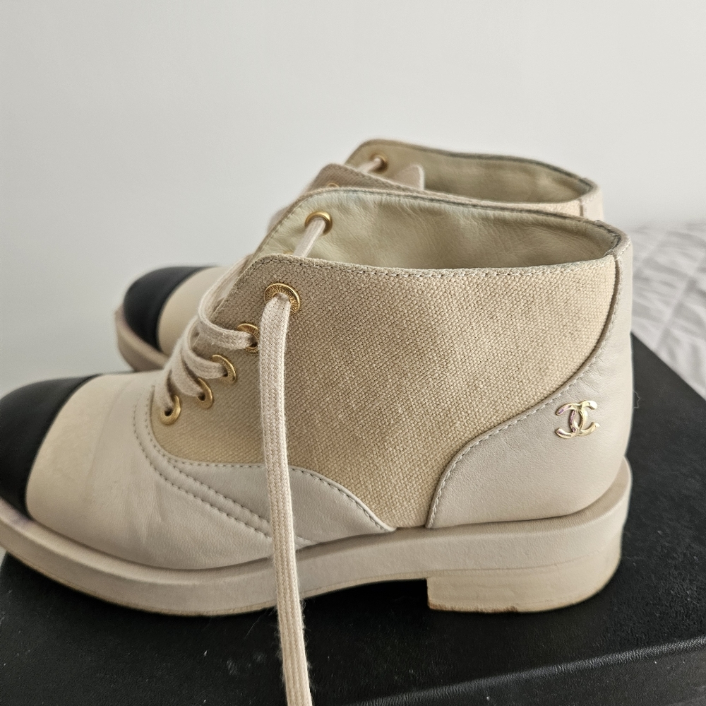 CHANEL 36.5 LACE UP "CC" BROWN BEIGE SUEDE MOTO BIKER ANKLE BOOTS ORIGINAL $1200